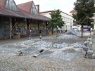 Dobrý den, posílám několik fotek z holešovické tržnice, kde intenzivně pokračuje bourání dřevěných stánků a vytváření „Nového veřejného prostoru“.
Dobrý den, posílám několik fotek z holešovické tržnice, kde intenzivně pokračuje bourání dřevěných stánků a vytváření „Nového veřejného prostoru“.