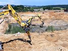 Stěhování retenčního rybníčku kvůli stavbě skladu. Stěhování retenčního rybníčku kvůli stavbě skladu.