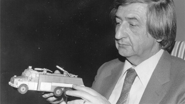 Richard Vyškovský se svým modelem cisternové stříkačky CAS 32 na podvozku Tatra... Richard Vyškovský se svým modelem cisternové stříkačky CAS 32 na podvozku Tatra...