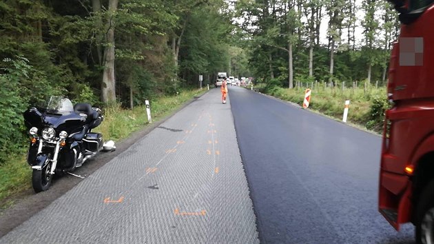 Zvíře od střetu uteklo, spolujezdkyni motorkáře převezli záchranáři do... Zvíře od střetu uteklo, spolujezdkyni motorkáře převezli záchranáři do...