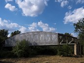 Pardubický most Zeleňák-obalený jako kukla. Pardubický most Zeleňák-obalený jako kukla.