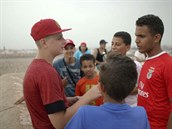 Záběr z filmu Letní hokej Záběr z filmu Letní hokej