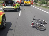 Čtyřiasedmdesátiletý cyklista vjel vozidlu do jízdní dráhy, na místě zemřel. Čtyřiasedmdesátiletý cyklista vjel vozidlu do jízdní dráhy, na místě zemřel.
