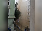 Z žižkovského vodovodu tryskala voda až do výšky 4. patra (19. července 2019) Z žižkovského vodovodu tryskala voda až do výšky 4. patra (19. července 2019)