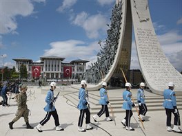 Turci si pipomínají tetí výroí pokusu o pu. Na snímku Památník muedník u...