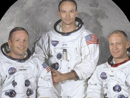 Oficiální portrét astronaut. Zleva: Neil Armstrong (38 let), Michael Collins...