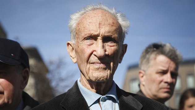 Peiv holocaustu Edward Mosberg se zastnil vzpomnkov akce u pleitosti vro likvidace krakovskho idovskho ghetta. (1. srpna 2018)