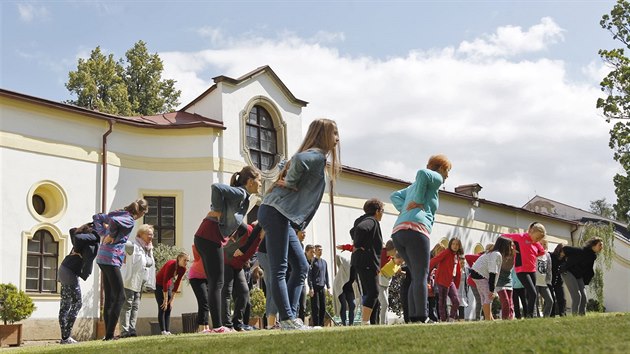 Svtoznm tanenci, akrobat i hudebnci ovldnou od ptku do nedle arel rskho zmku v rmci mezinrodnho festivalu KoresponDance.