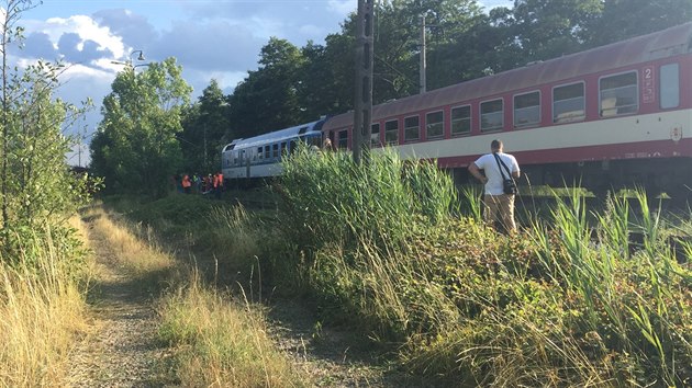 Pi tragick srce osobnho auta a vlaku v ernoicch u Jarome zemeli 4 lid. (14. ervence 2019)