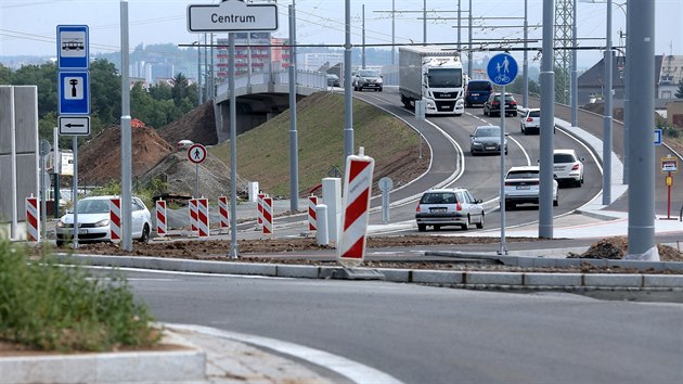 Oteven elezninho nadjezdu a kruhovho objezdu v Domalick ulici. (12. ervence 2019)