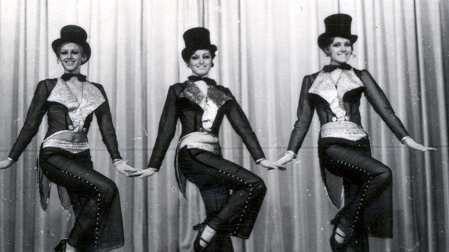 V baletnm souboru Rozmarn vystupovaly z velk sti amatrky. Operetn sla postupn nahradily modern tance.
