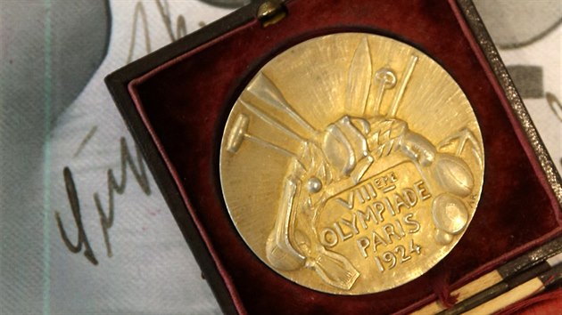 Do Brna se vrtilo prvn eskoslovensk olympijsk zlato, kter v roce 1924 v Pai vybojoval Bedich upk ve plhu. Medaile bude k vidn na vstav Branky, Body, Brno na hrad pilberk.