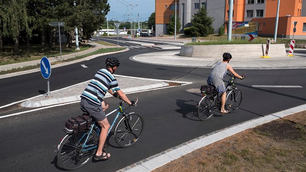 idim kruhov objezd u pardubick zchrann sluby sice slou teprve pr tdn, nzory na nj se vak velmi li.