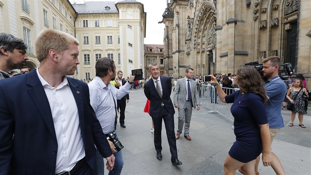 Premir Andrej Babi ped schzkou s prezidentem Miloem Zemanem na Praskm hrad. (11. ervence 2019)