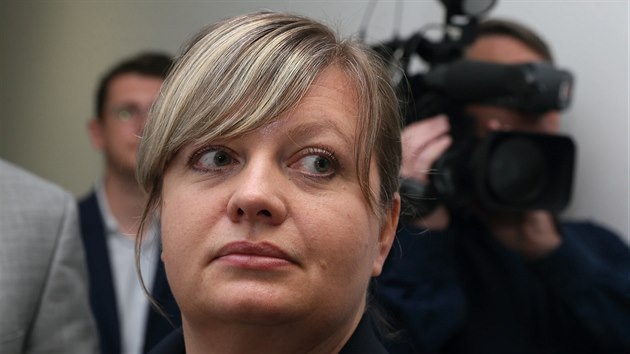 Zuzana Kailov, bval poslankyn a politika ped Okresnm soudem v st nad Labem. (16. 7. 2019)