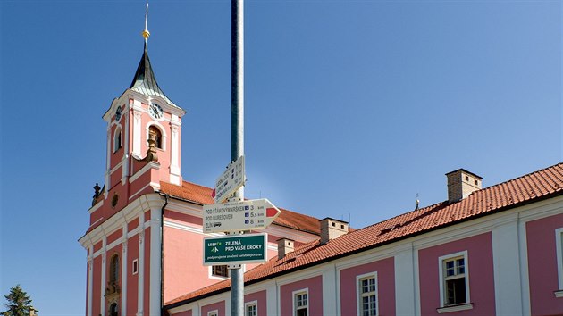 Na smrovkch Klubu eskch turist je Cyrilometodjsk stezka oznaen blm logem v modrm pozad.