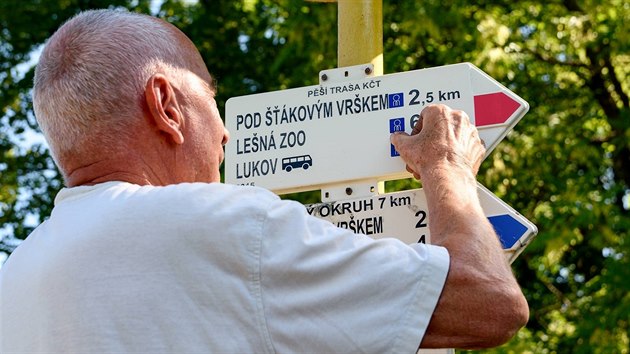 Na smrovkch Klubu eskch turist je Cyrilometodjsk stezka oznaen blm logem v modrm pozad.