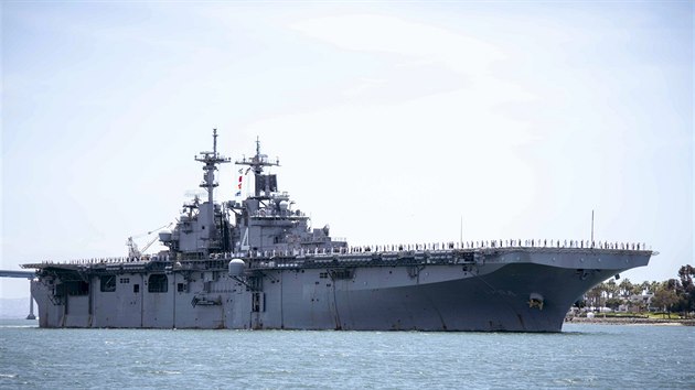 Americk vsadkov plavidlo vojenskho nmonictva USS Boxer na snmku z 1. kvtna 2019.