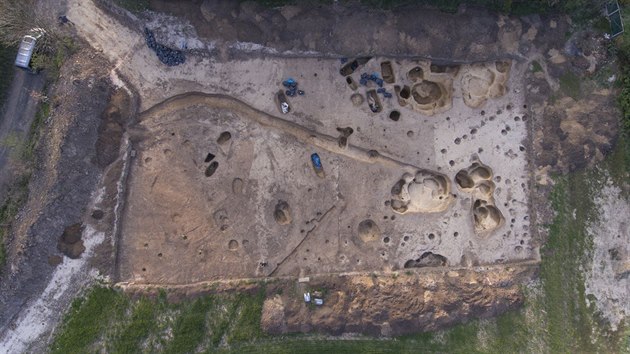 Zchrann vzkum v mst dvou budoucch rodinnch dom v Sendraicch odkryl pevn objekty sdlit z doby haltatsk.
