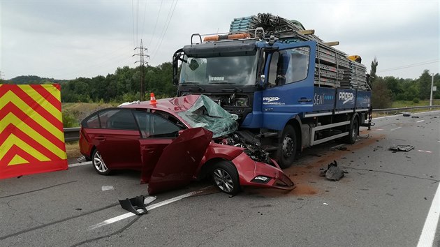 Na silnici u Orlov havarovala tyi auta. Stet si vydal jednu ob.