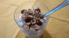 Tvarohovou svačinku může ochutit jahodami, ořechy, anebo třeba borůvkami, podle... Tvarohovou svačinku může ochutit jahodami, ořechy, anebo třeba borůvkami, podle...