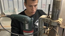 Vyrobit dýmku umí tahoun líšeňských fotbalistů David Krška od začátku do konce. Vyrobit dýmku umí tahoun líšeňských fotbalistů David Krška od začátku do konce.