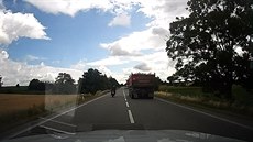 Motorkář se chvíli snažil ujet policii, nakonec to ale vzdal Motorkář se chvíli snažil ujet policii, nakonec to ale vzdal