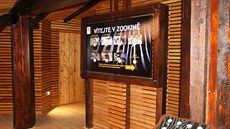 Dřevěný domeček dřív sloužil zvířatům. Nyní slouží lidem. Dřevěný domeček dřív sloužil zvířatům. Nyní slouží lidem.