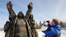 Dvoutunové bronzové sousoší matek u slovenské Stráňavy se snažili zloději... Dvoutunové bronzové sousoší matek u slovenské Stráňavy se snažili zloději...