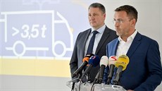 Ministr dopravy za ANO Vladimír Kremlík (vpravo) a generální ředitel... Ministr dopravy za ANO Vladimír Kremlík (vpravo) a generální ředitel...