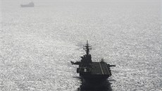 Americká výsadková lo USS Boxer v oblasti Perského zálivu (17. 7. 2019)