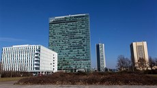 Kolem Motokovu (druhá budova zprava) postupně vyrostly další výškové budovy. Kolem Motokovu (druhá budova zprava) postupně vyrostly další výškové budovy.
