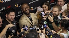 Kemba Walker si užívá zájem bostonských novinářů. Kemba Walker si užívá zájem bostonských novinářů.