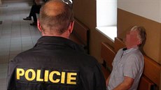 Okresní soud v Mělníku poslal muže obviněného z pokusu o vraždu do vazby. (12.... Okresní soud v Mělníku poslal muže obviněného z pokusu o vraždu do vazby. (12....