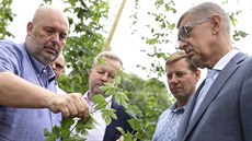 Zleva ministr zemědělství Miroslav Toman, ministr životního prostředí Richard... Zleva ministr zemědělství Miroslav Toman, ministr životního prostředí Richard...