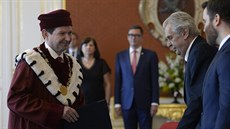 Prezident Miloš Zeman jmenoval na Pražském hradě Martina Bareše rektorem... Prezident Miloš Zeman jmenoval na Pražském hradě Martina Bareše rektorem...