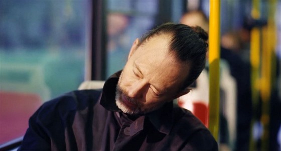Thom Yorke jede praskou tramvají v krátkém filmu Anima.