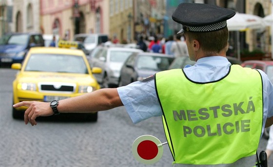 Práci policie a úad ztuje, e pojem chodník není nikde v zákon definován. Ilustraní foto.