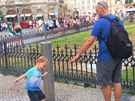 Nový osvěžovač s názvem Brčko byl nainstalován na Staroměstském náměstí. Turisté hned s chutí využili možnost trochu se zchladit. Nový osvěžovač s názvem Brčko byl nainstalován na Staroměstském náměstí. Turisté hned s chutí využili možnost trochu se zchladit.