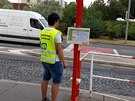 Až do 26.08.2019 musí lidé počítat s výlukou Nádraží Strašnice-Nádraží Hostivař. Tramvaje supluje náhradní autobus X-26. Na Strašnické dnes lidem radil ráno informátor a rozdával jim letáky. Až do 26.08.2019 musí lidé počítat s výlukou Nádraží Strašnice-Nádraží Hostivař. Tramvaje supluje náhradní autobus X-26. Na Strašnické dnes lidem radil ráno informátor a rozdával jim letáky.