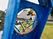 Odřezání zábradlí vyvolalo mezi obyvateli města diskusi. Podle ankety města je... Odřezání zábradlí vyvolalo mezi obyvateli města diskusi. Podle ankety města je...