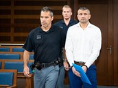 David Hübner u Krajského soudu v Hradci Králové (22.7.2019). David Hübner u Krajského soudu v Hradci Králové (22.7.2019).