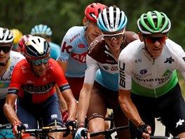 Roman Kreuziger (zprava), Romain Bardet a Vincenzo Nibali v niku 15. etapy...