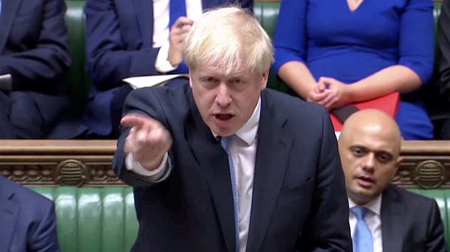 Britsk premir Boris Johnson bhem svho prvnho vystoupen ve funkci v parlamentu (25. 7. 2019).