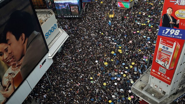 V Hongkongu protestuj statisce lid proti vld. (21. ervence 2019)