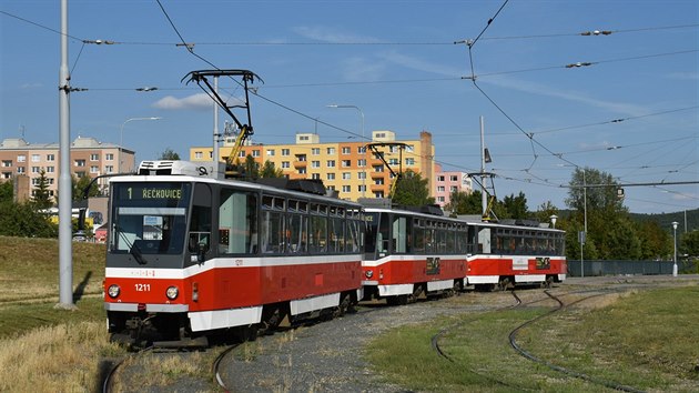 Spojenm t tramvajovch voz vytvoili v Brn nejdel soupravu v esku. M 46 metr.