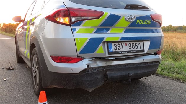 Mu na Pbramsku naboural do policist vyetujcch nehodu. (21. ervence 2019)