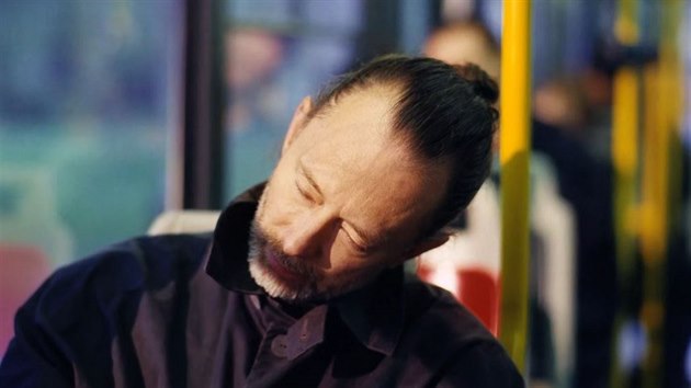 Thom Yorke jede praskou tramvaj v krtkm filmu Anima.