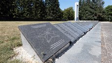Sokolovský památník na hromadný hrob, v němž jsou pochovány ostatky sovětských... Sokolovský památník na hromadný hrob, v němž jsou pochovány ostatky sovětských...