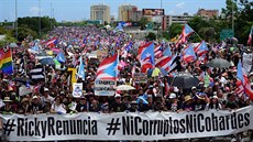 Tisíce lidí protestují v Portoriku za rezignaci guvernéra (ervenec 2019)